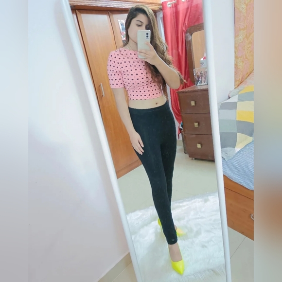 Casual Pink Crop Top - Picture 3 of 5